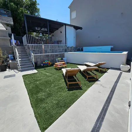 Thetomonina House With Pool 斯普利特