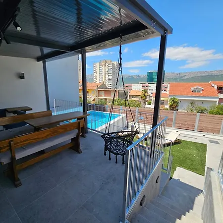 Thetomonina House With Pool 度假居 斯普利特
