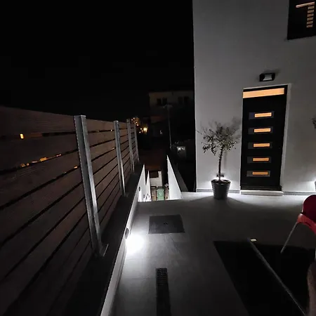 Thetomonina House With Pool 度假居
