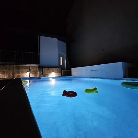 Thetomonina House With Pool 斯普利特