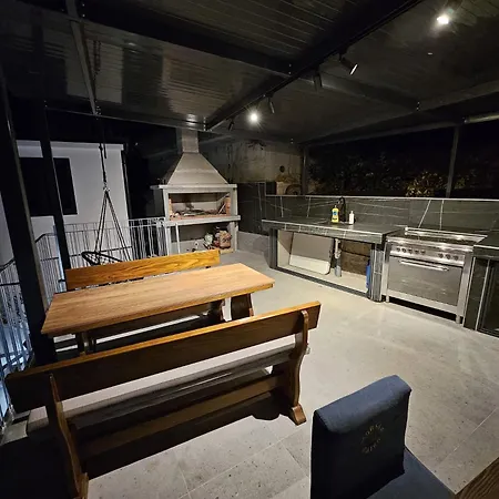 Thetomonina House With Pool 斯普利特