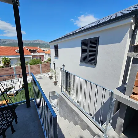 Thetomonina House With Pool Vakantiehuis *