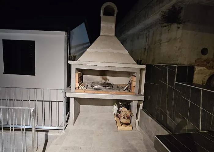 Thetomonina House With Pool Semesterbostad