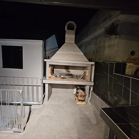 Thetomonina House With Pool Feriehus