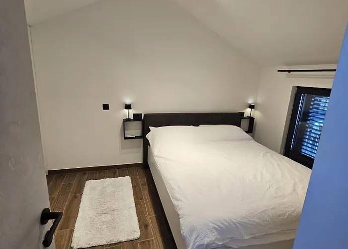 Thetomonina House With Pool Dom wakacyjny Split