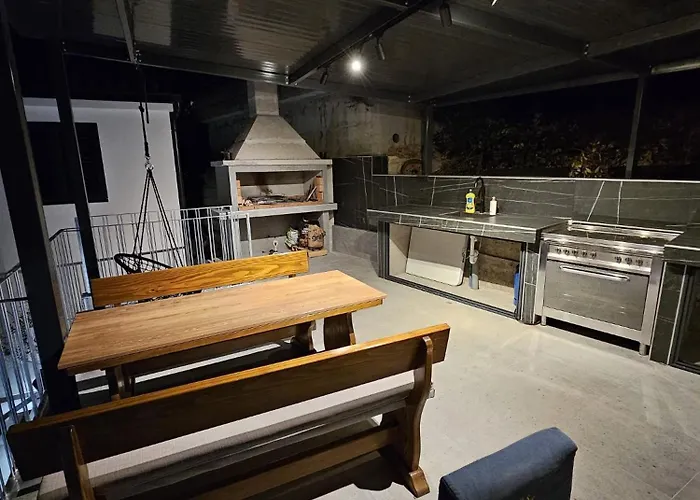 Thetomonina House With Pool Split