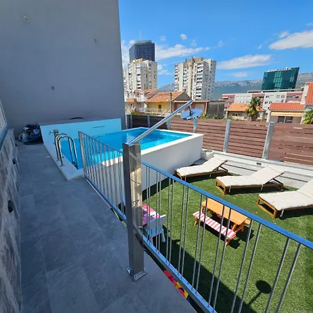 Thetomonina House With Pool