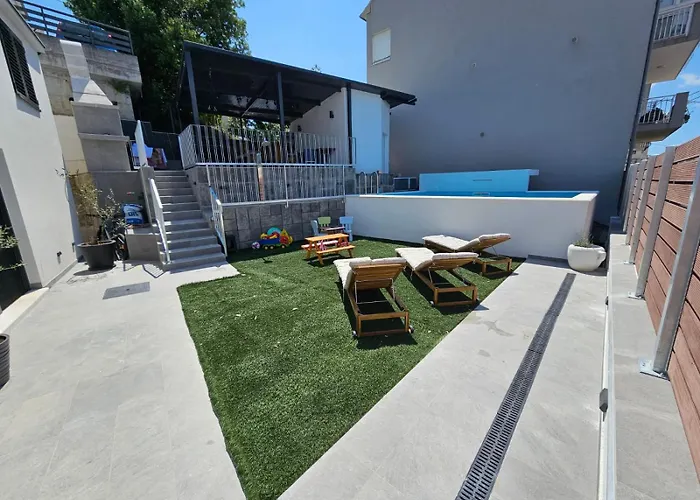 Thetomonina House With Pool 스플리트