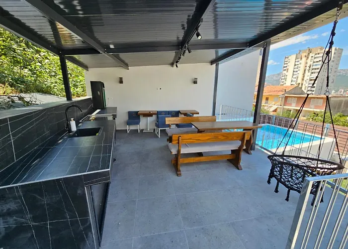펜션 Thetomonina House With Pool