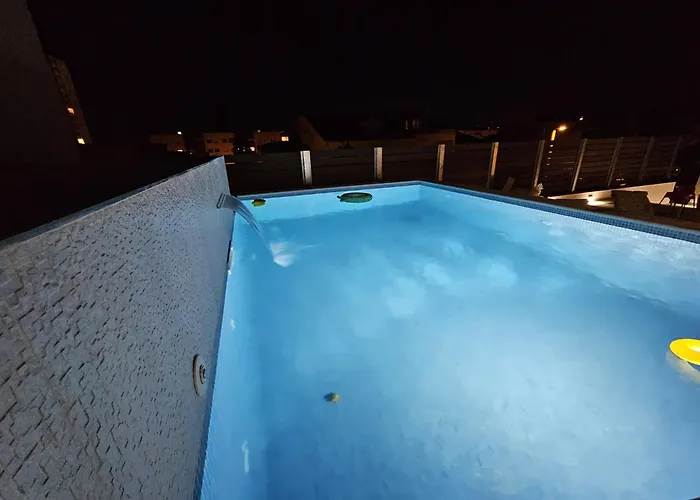 펜션 Thetomonina House With Pool
